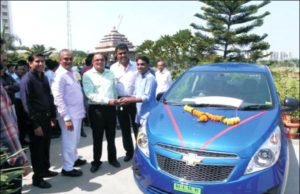 This businessman gives 400 flats, 1,260 cars to his employees as Diwali gifts